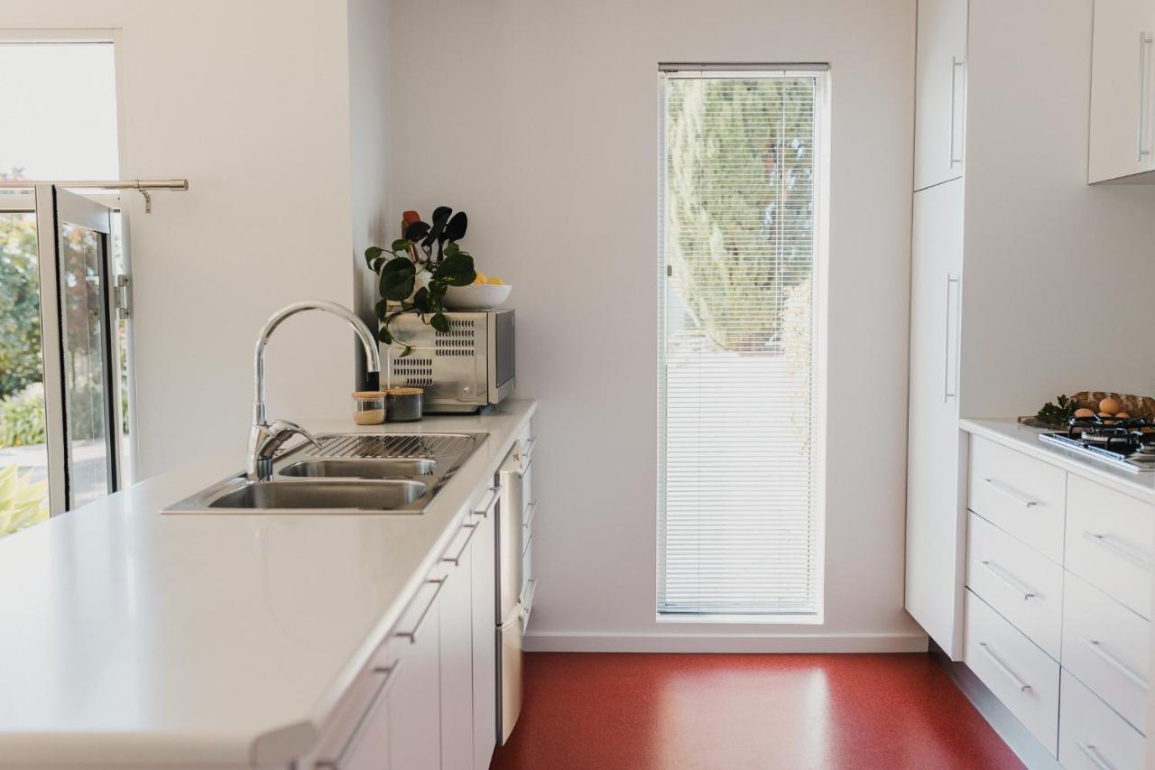 포트링컨 S T U D I O 22 Peaceful Retreat With Garden Views 아파트 외부 사진